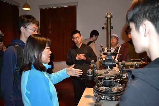 clip_image012.jpg 图片包含 人员, 室内, 墙壁, 餐桌 已生成极高可信度的说明