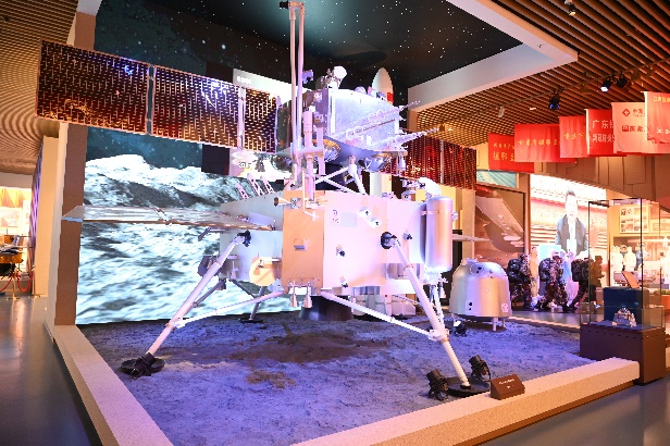 图片包含 室内, 桌子, 蛋糕, 电脑描述已自动生成 图片包含 室内, 桌子, 蛋糕, 电脑描述已自动生成